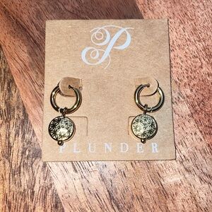 Plunder earrings gold tone
